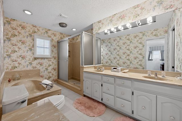 704 Castlewood Lane, Arlington, TX 76012