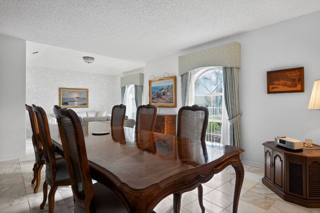 704 Castlewood Lane, Arlington, TX 76012