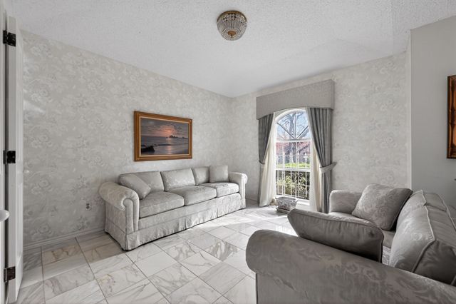 704 Castlewood Lane, Arlington, TX 76012