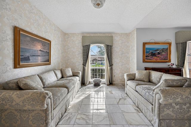 704 Castlewood Lane, Arlington, TX 76012