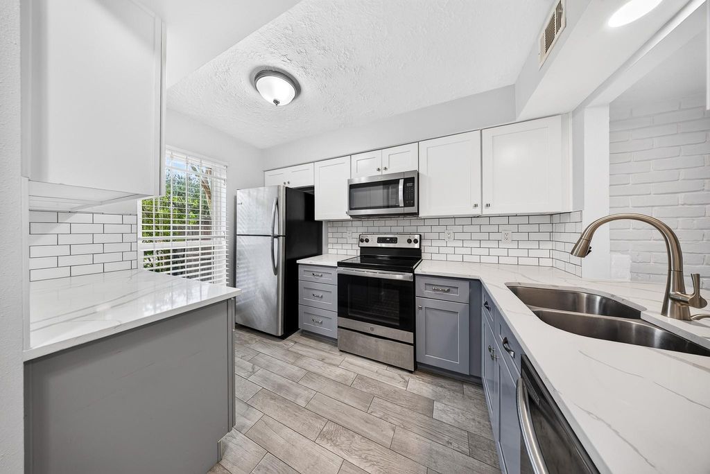 1715 Moritz Drive 15, Houston, TX 77055