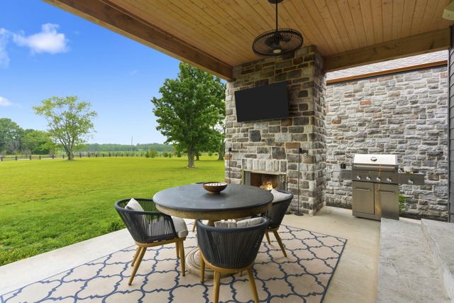 269 E Wisteria Lane, Ozark, MO 65721