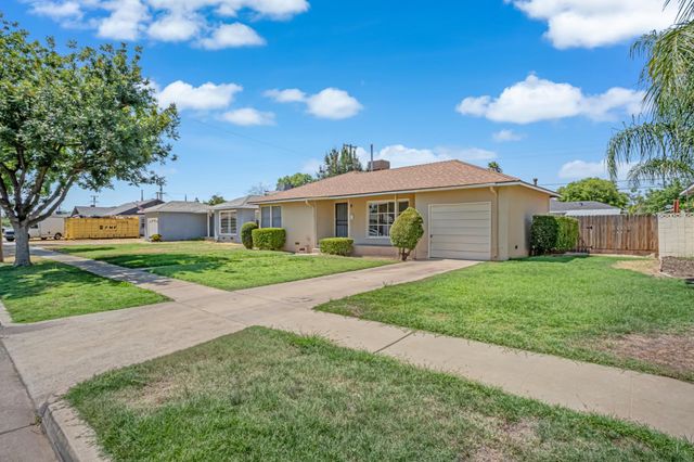 1422 W Flint Way, Fresno, CA 93705