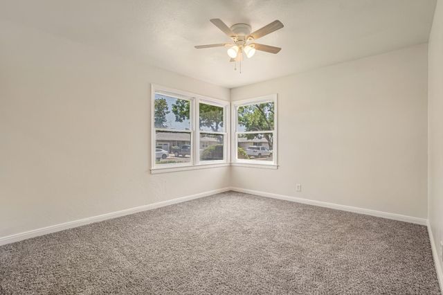 1422 W Flint Way, Fresno, CA 93705