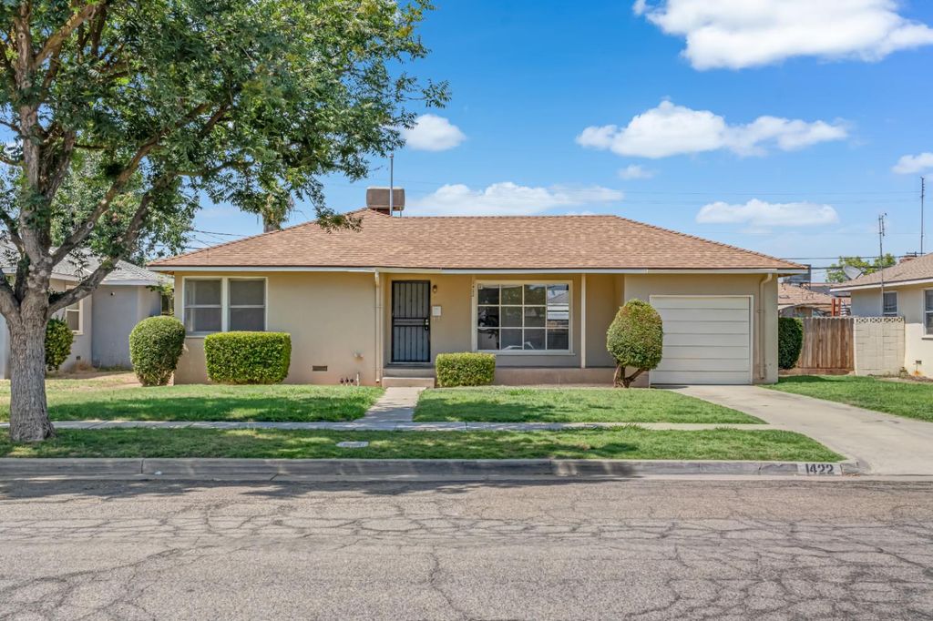 1422 W Flint Way, Fresno, CA 93705
