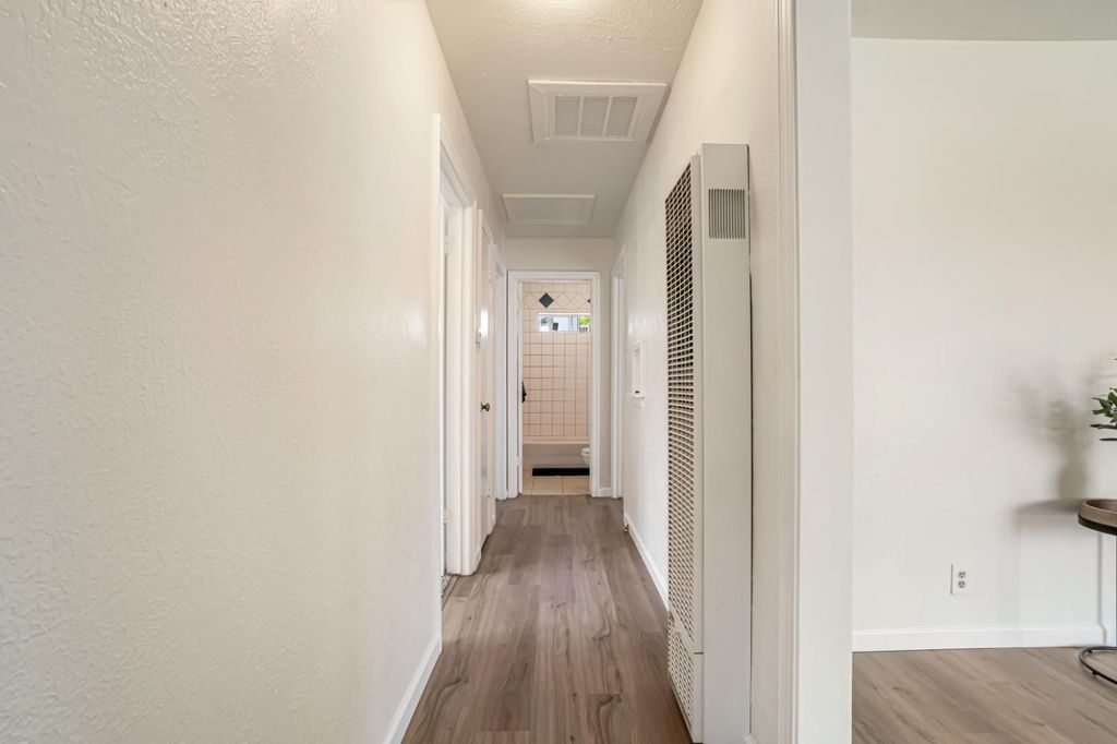 Image 11 of property listing at 1422 W Flint Way, Fresno, CA 93705