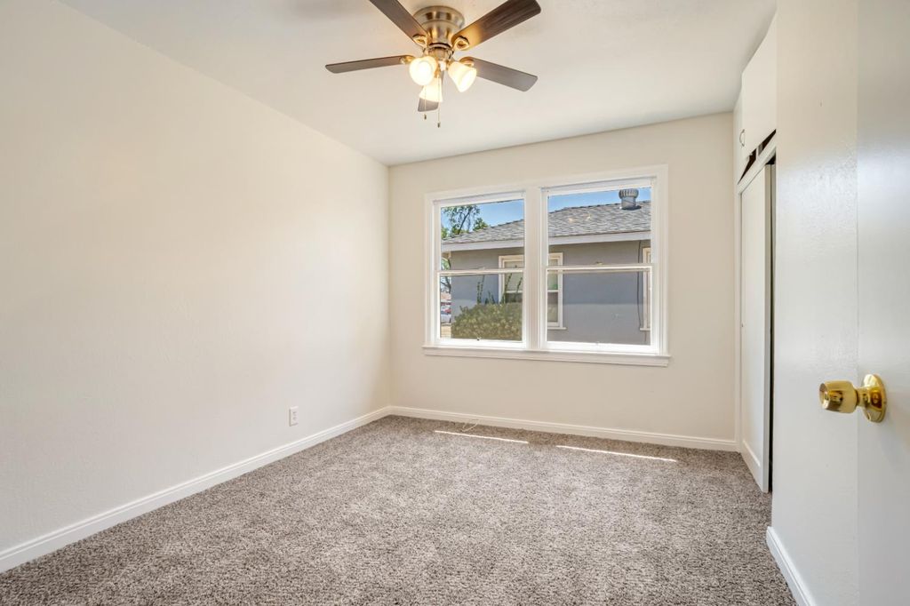 Image 12 of property listing at 1422 W Flint Way, Fresno, CA 93705
