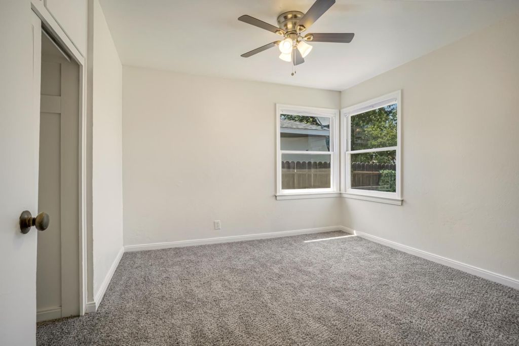 Image 14 of property listing at 1422 W Flint Way, Fresno, CA 93705