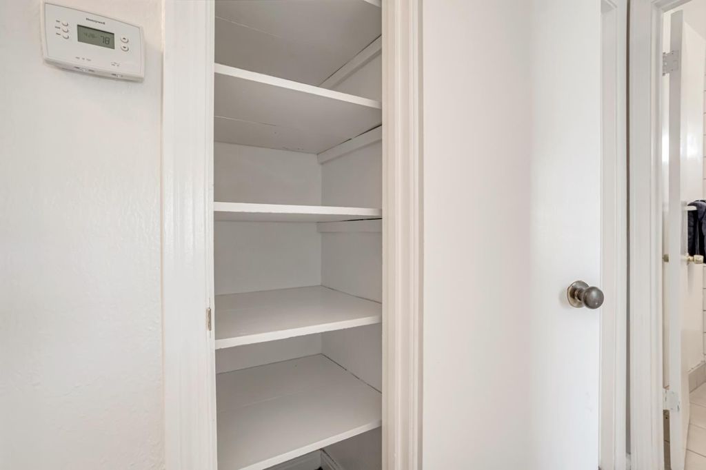 Image 23 of property listing at 1422 W Flint Way, Fresno, CA 93705