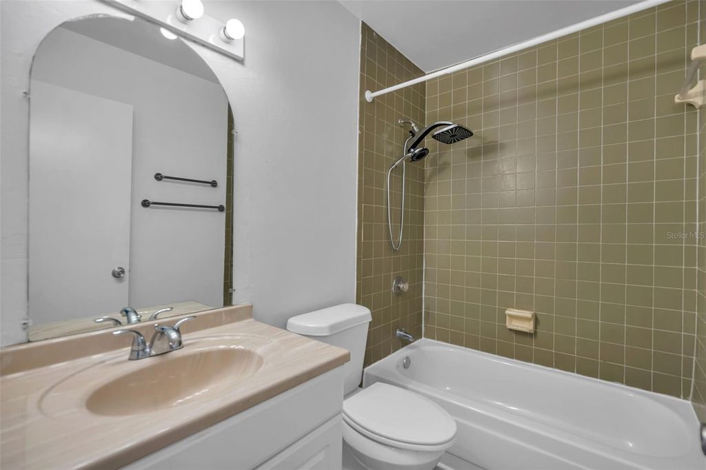 Image 25 of property listing at 5850 PEREGRINE AVE C10, Orlando, FL 32819