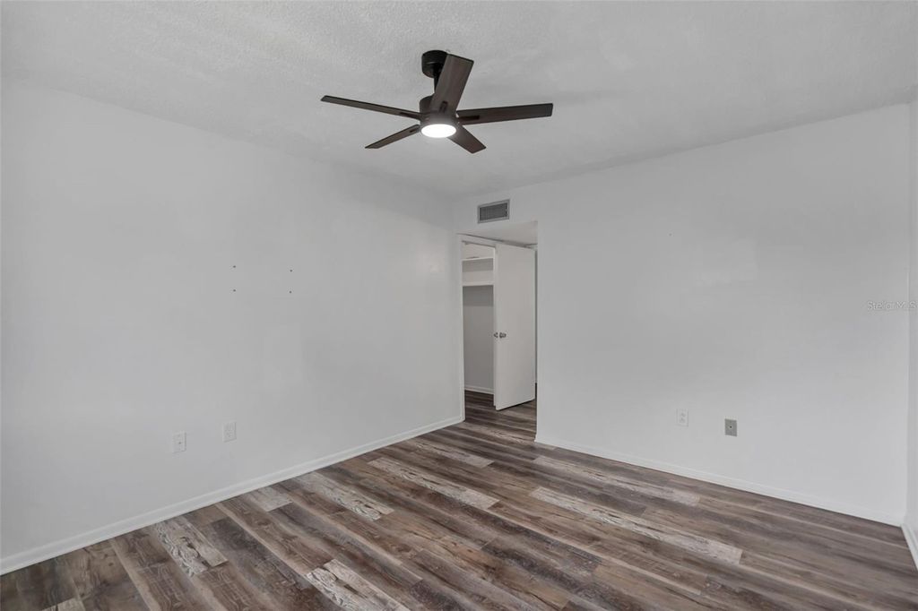 Image 27 of property listing at 5850 PEREGRINE AVE C10, Orlando, FL 32819