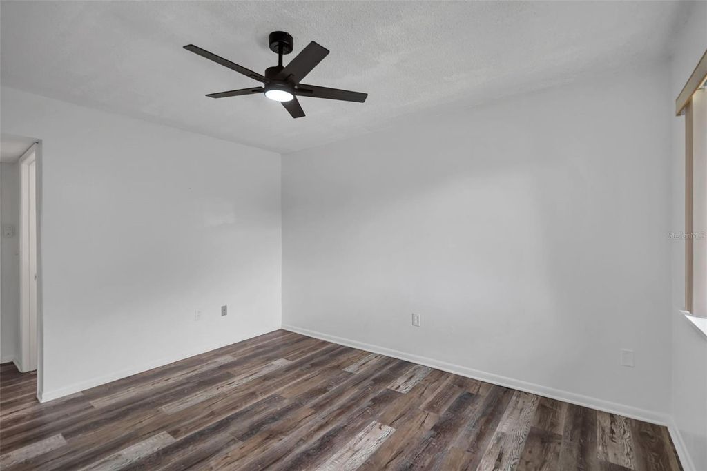 Image 28 of property listing at 5850 PEREGRINE AVE C10, Orlando, FL 32819