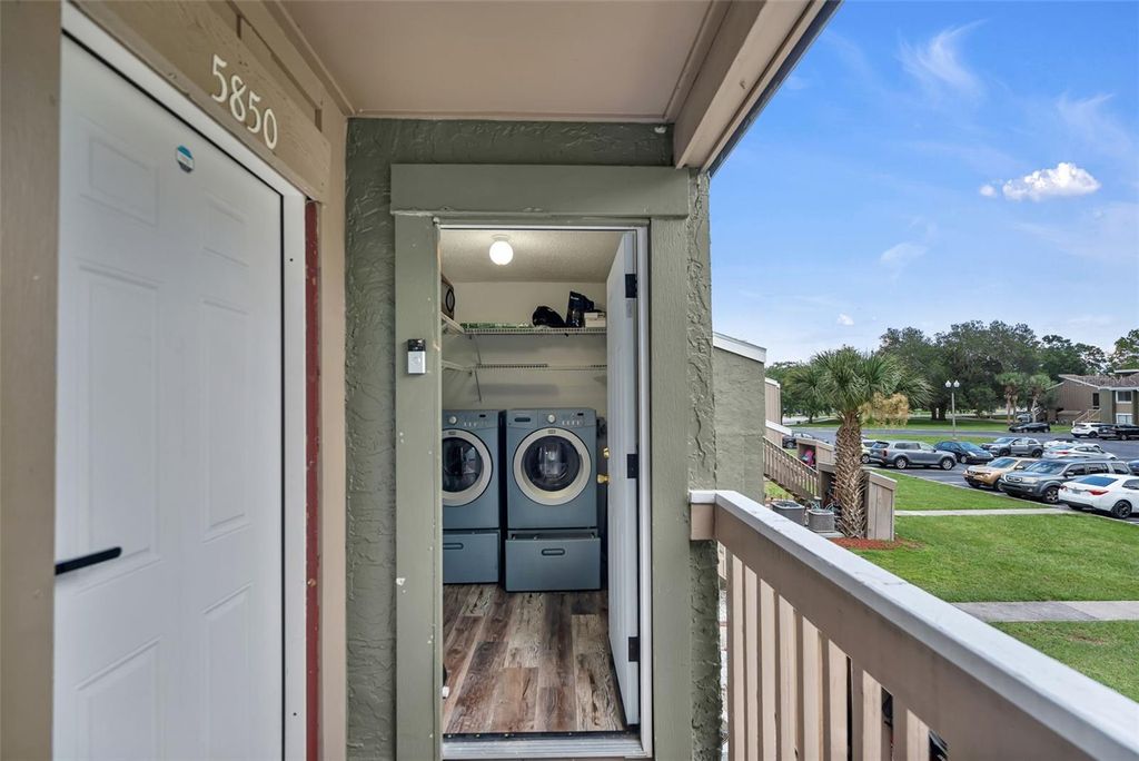Image 32 of property listing at 5850 PEREGRINE AVE C10, Orlando, FL 32819