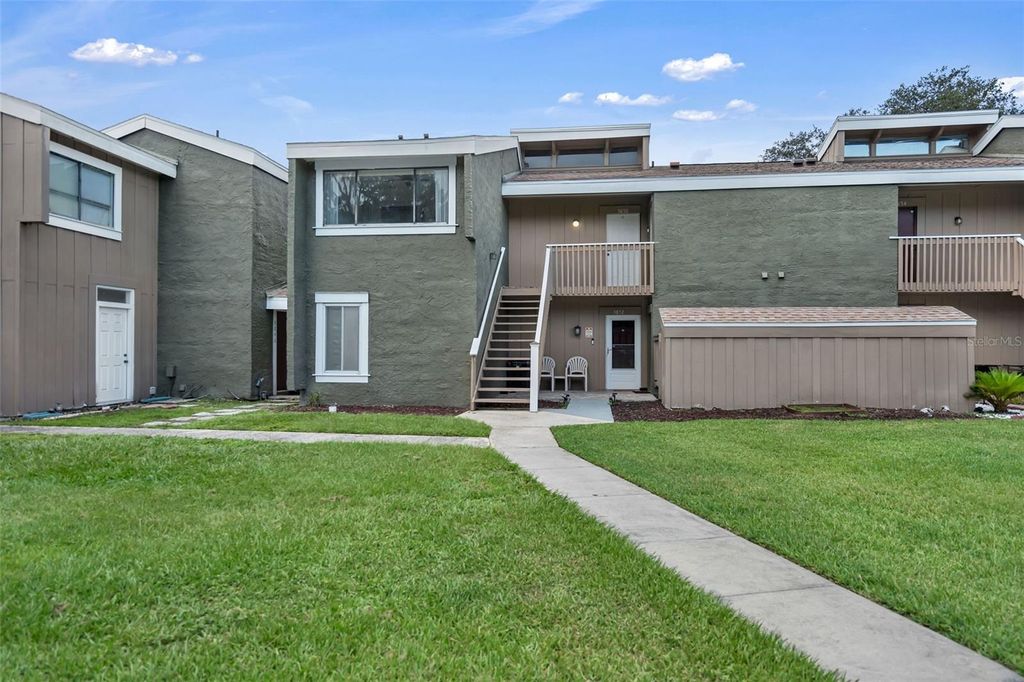Image 33 of property listing at 5850 PEREGRINE AVE C10, Orlando, FL 32819