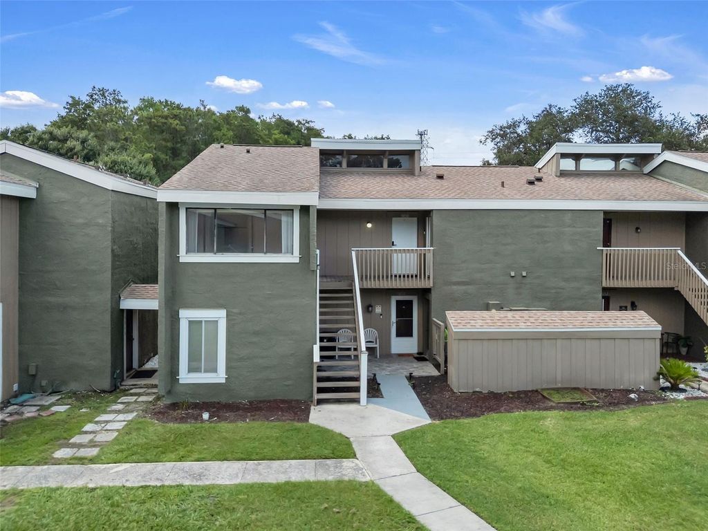 Image 35 of property listing at 5850 PEREGRINE AVE C10, Orlando, FL 32819