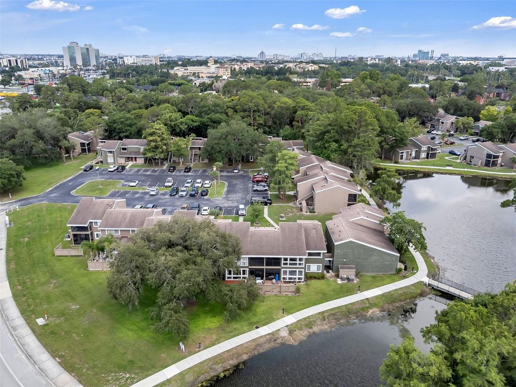 Image 41 of property listing at 5850 PEREGRINE AVE C10, Orlando, FL 32819