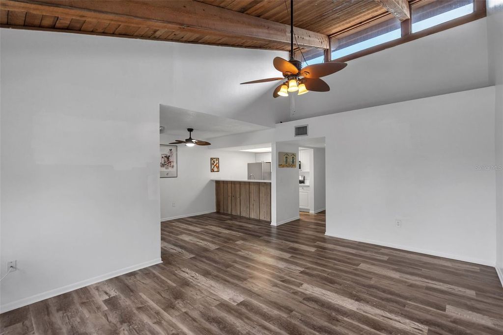 Image 9 of property listing at 5850 PEREGRINE AVE C10, Orlando, FL 32819