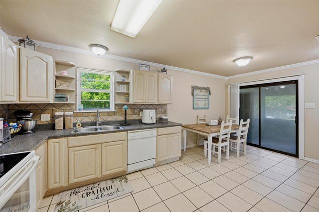 109 N Hickory Avenue, Denison, TX 75020