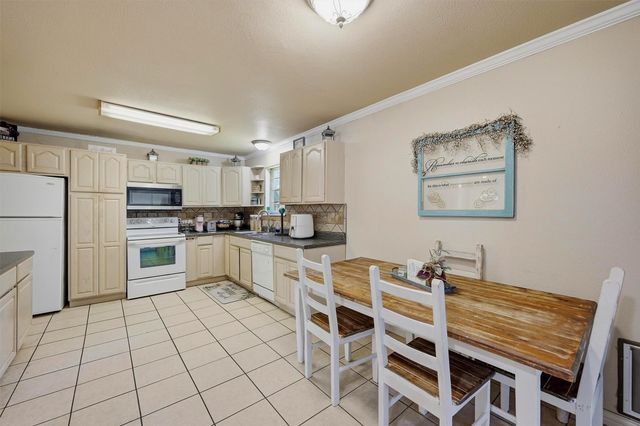 109 N Hickory Avenue, Denison, TX 75020
