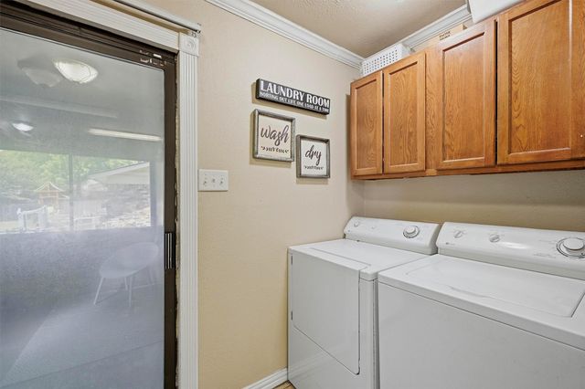 109 N Hickory Avenue, Denison, TX 75020