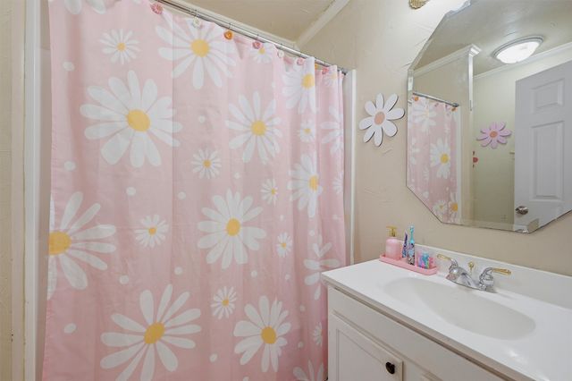 109 N Hickory Avenue, Denison, TX 75020