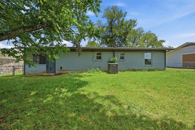 109 N Hickory Avenue, Denison, TX 75020
