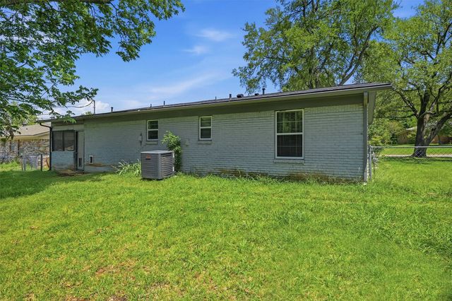 109 N Hickory Avenue, Denison, TX 75020