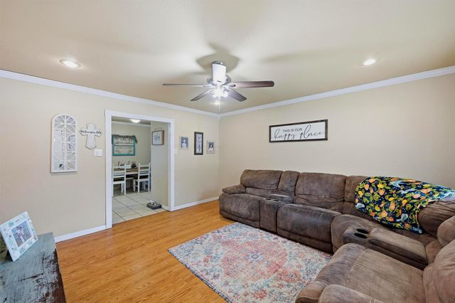 109 N Hickory Avenue, Denison, TX 75020