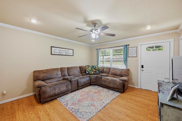 109 N Hickory Avenue, Denison, TX 75020