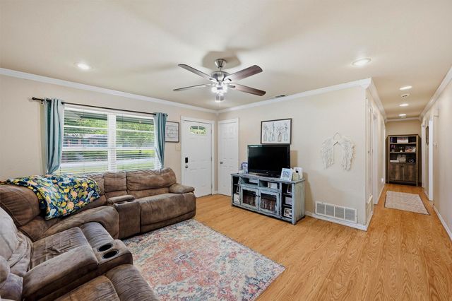109 N Hickory Avenue, Denison, TX 75020