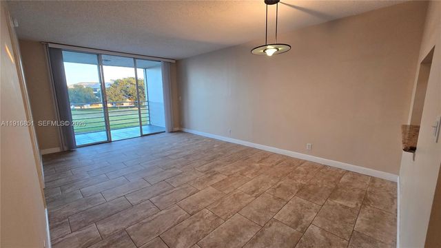 9230 Lagoon Place 310, Davie, FL 33324