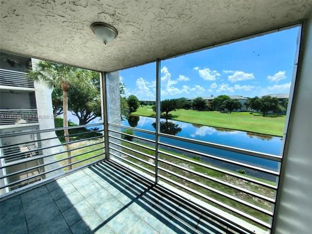 9230 Lagoon Place 310, Davie, FL 33324