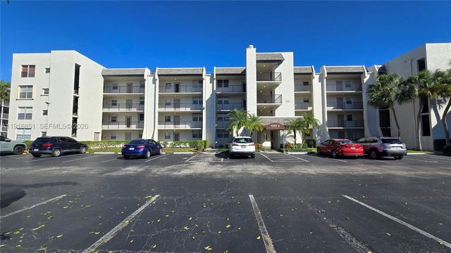 9230 Lagoon Place 310, Davie, FL 33324