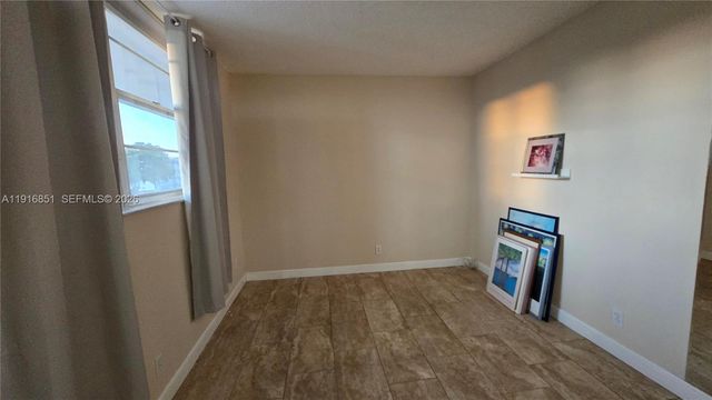 9230 Lagoon Place 310, Davie, FL 33324