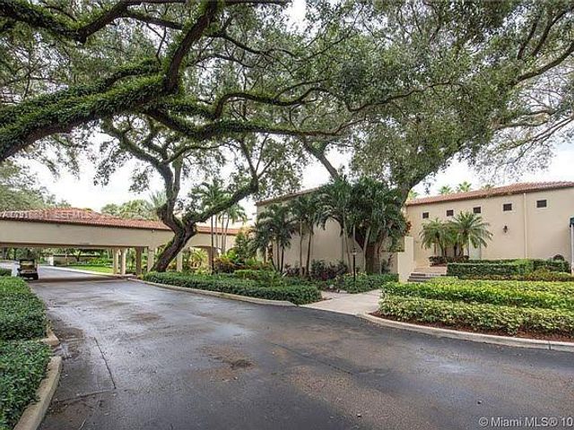 9230 Lagoon Place 310, Davie, FL 33324