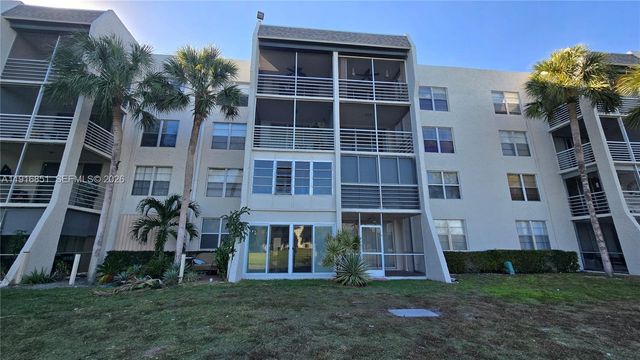 9230 Lagoon Place 310, Davie, FL 33324