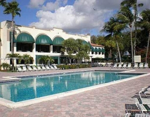 9230 Lagoon Place 310, Davie, FL 33324