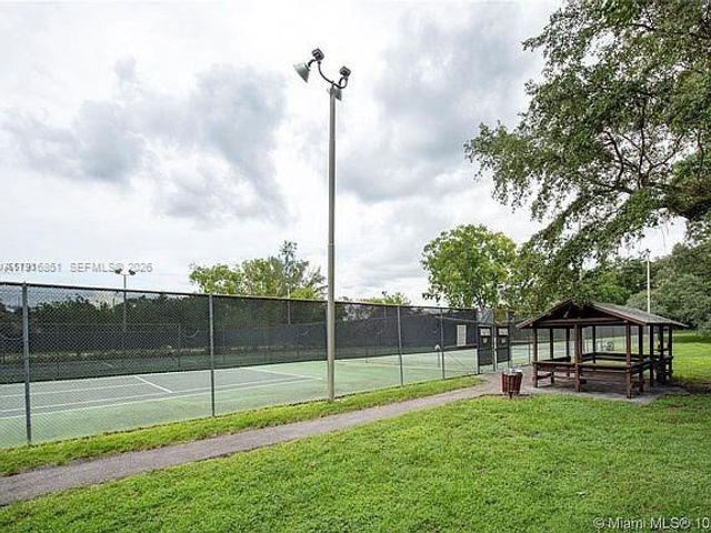 9230 Lagoon Place 310, Davie, FL 33324
