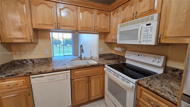 9230 Lagoon Place 310, Davie, FL 33324