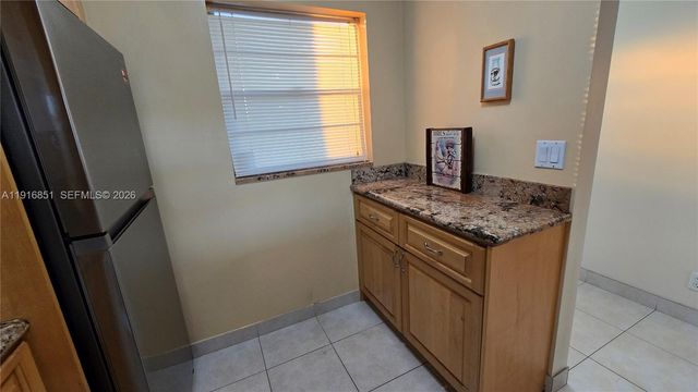 9230 Lagoon Place 310, Davie, FL 33324