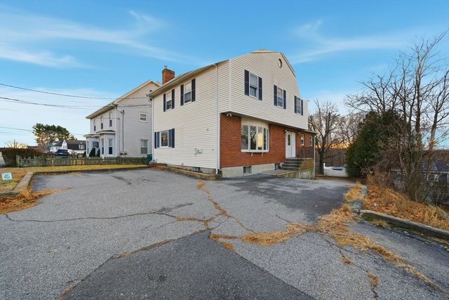 99 Garfield Ave A, Woburn, MA 01801