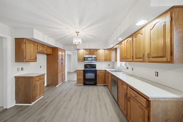 99 Garfield Ave A, Woburn, MA 01801