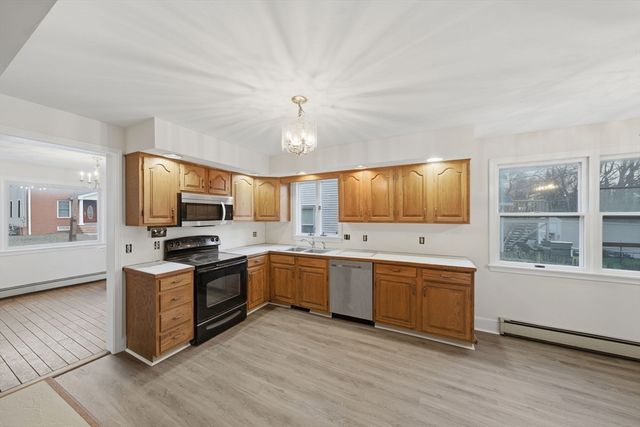 99 Garfield Ave A, Woburn, MA 01801