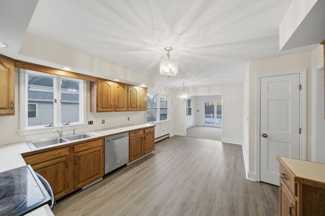 99 Garfield Ave A, Woburn, MA 01801