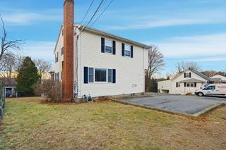 99 Garfield Ave A, Woburn, MA 01801
