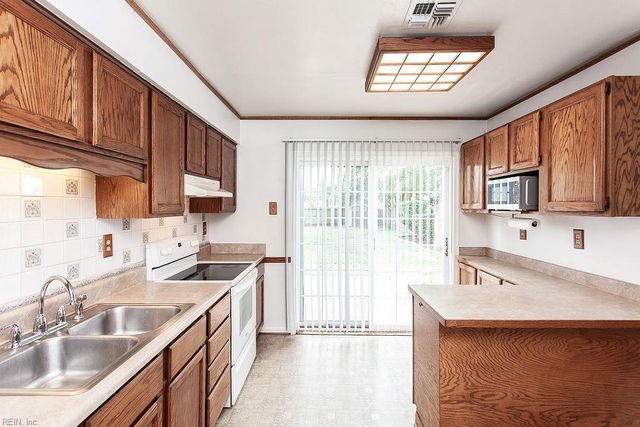 3905 Quartz LN, Virginia Beach, VA 23456