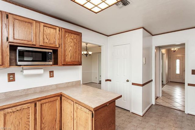 3905 Quartz LN, Virginia Beach, VA 23456