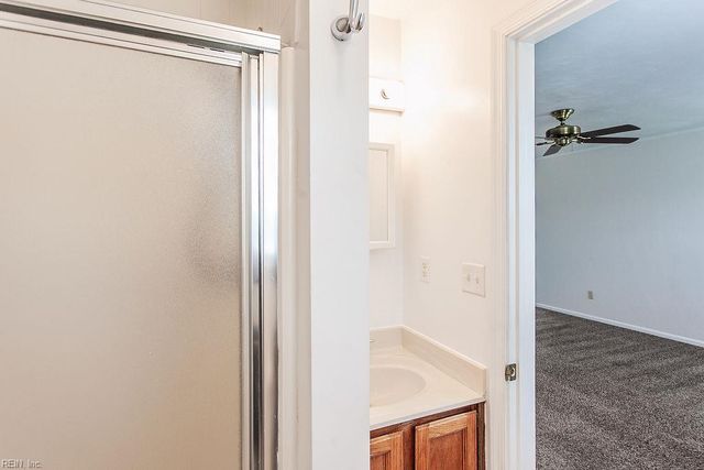 3905 Quartz LN, Virginia Beach, VA 23456