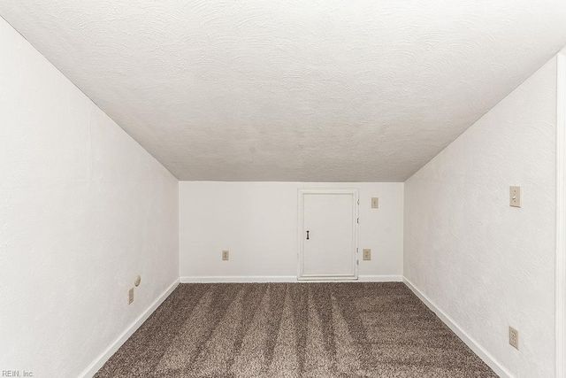 3905 Quartz LN, Virginia Beach, VA 23456