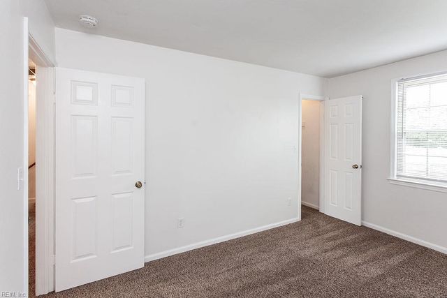 3905 Quartz LN, Virginia Beach, VA 23456